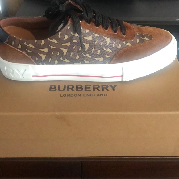 Burberry sneakers  NWT - Picture 2 of 15